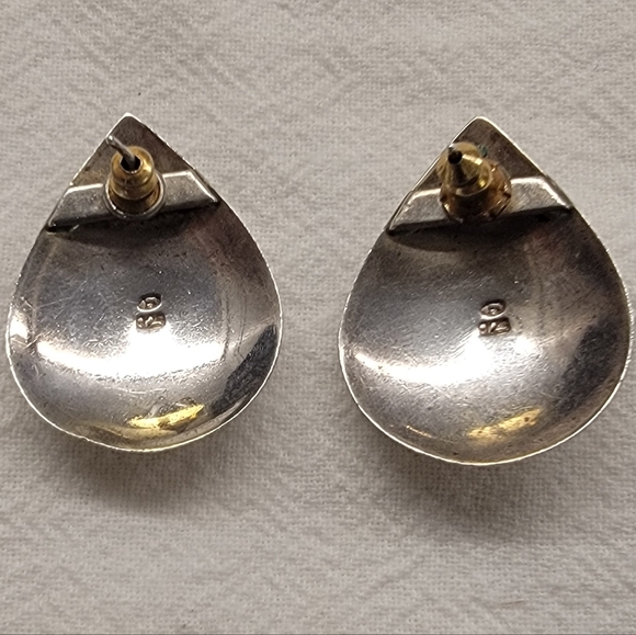 Elegant Silver and Lapis Lazuli Teardrop Earrings - Picture 2 of 3